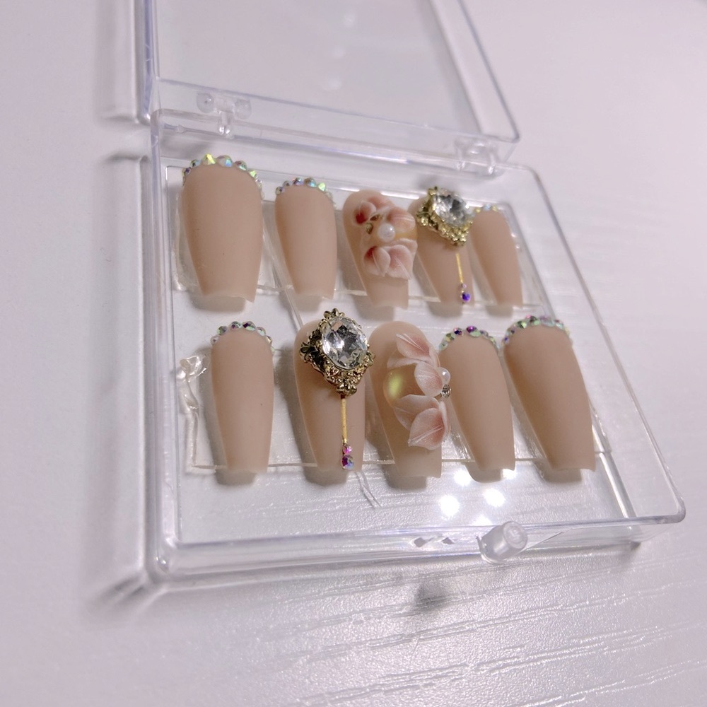 A070 PRESS ON NAILS